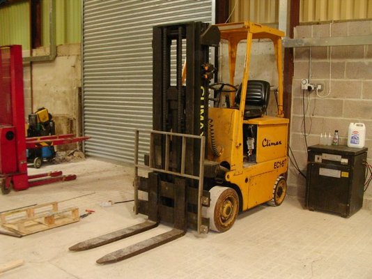 forklift1.jpg