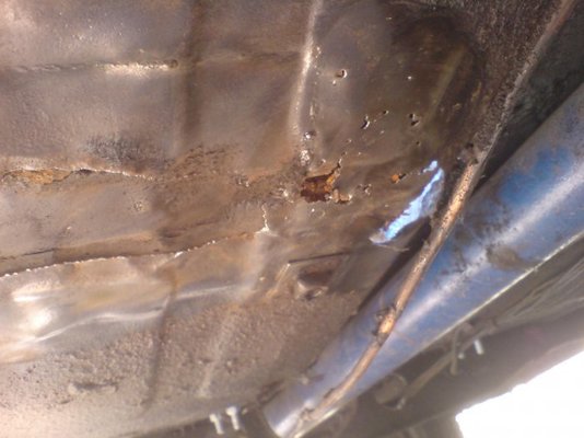 08 near side floor by propshaft tunnel.jpg