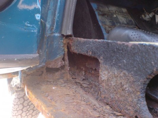 09 near side sill to door pillar.jpg