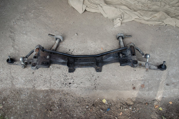 DSC_4482_E30_Front_Subframe.jpg