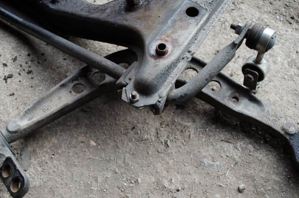 DSC_4485_E30_Front_Sway_Bar_Mount.jpg