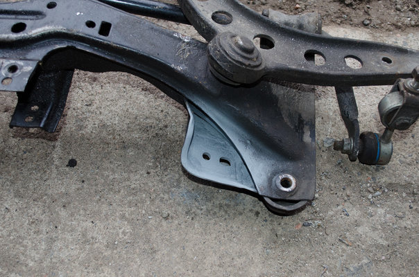 DSC_4489_E30_Engine_Mount_Reinforcement.jpg
