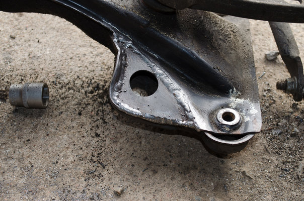 DSC_4498_E30_Engine_Mount_Reinforcement.jpg
